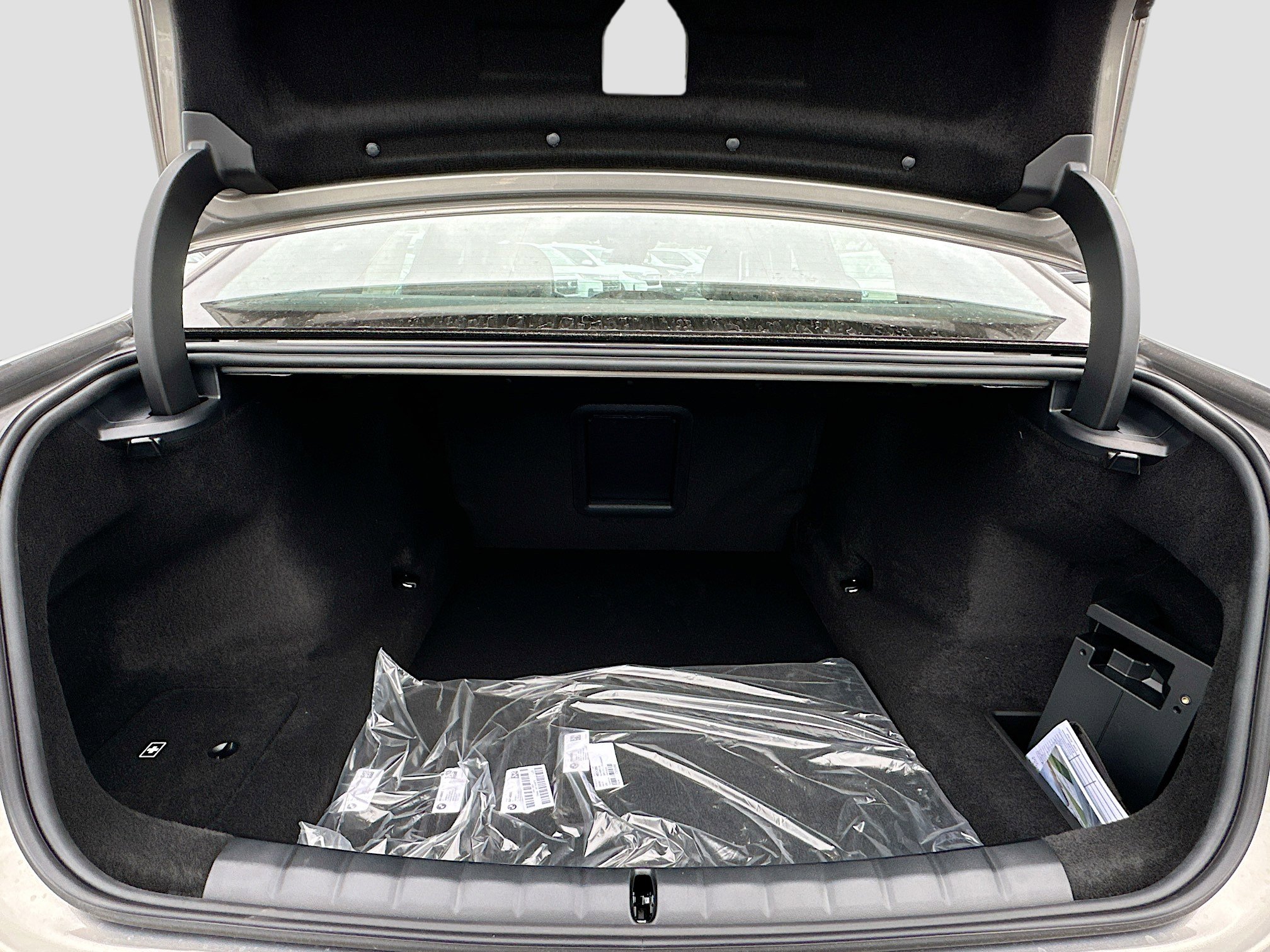 New 2026 BMW 740i w/ Premium Package image 21