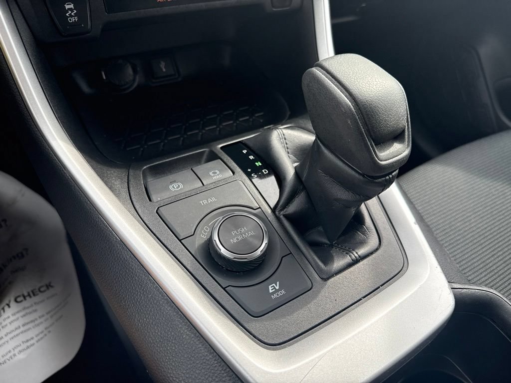 Certified 2022 Toyota RAV4 LE AWD/4WD image 16