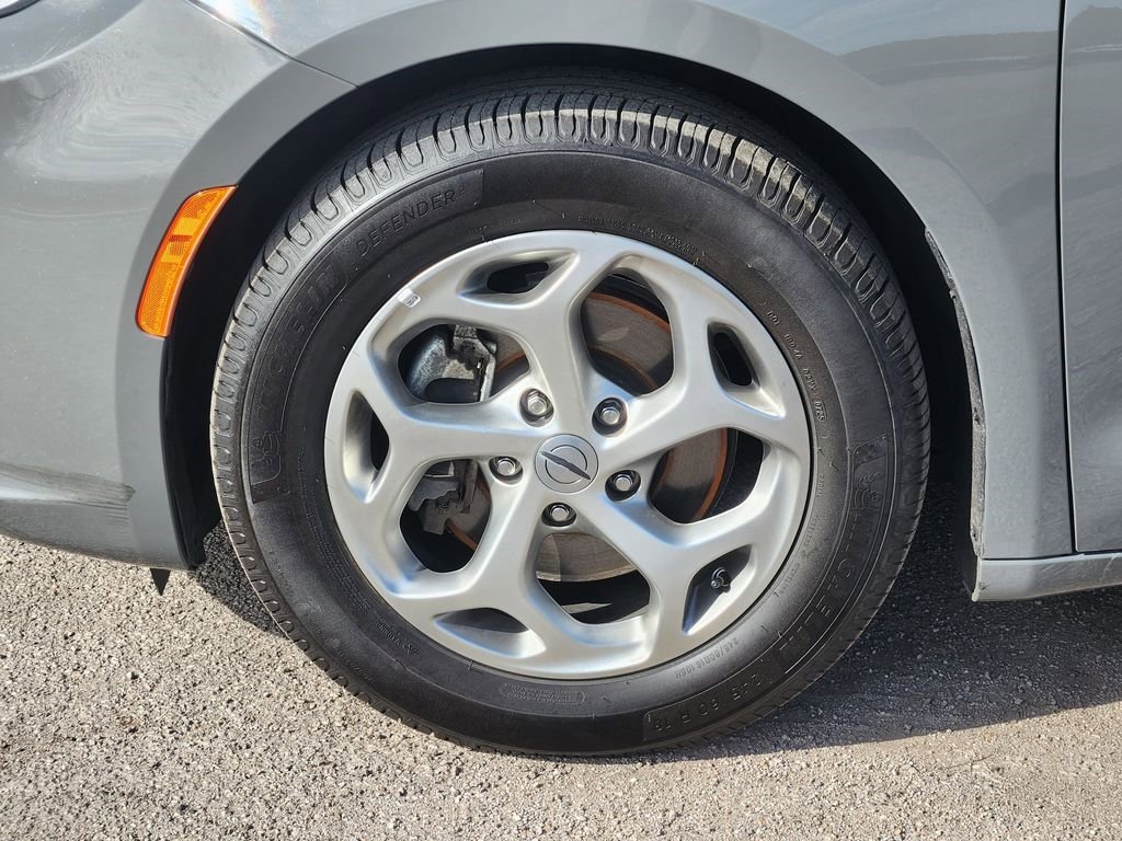 Used 2023 Chrysler Pacifica Limited image 12