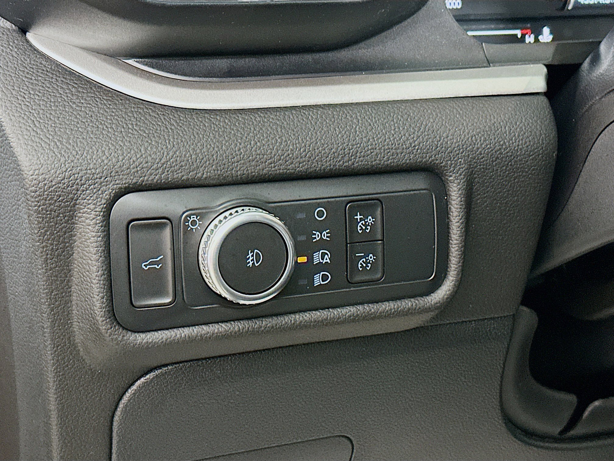 Used 2022 Ford Explorer XLT w/ Equipment Group 202A image 10