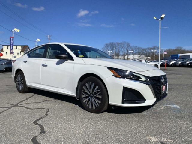 Used 2024 Nissan Altima 2.5 SV image 3