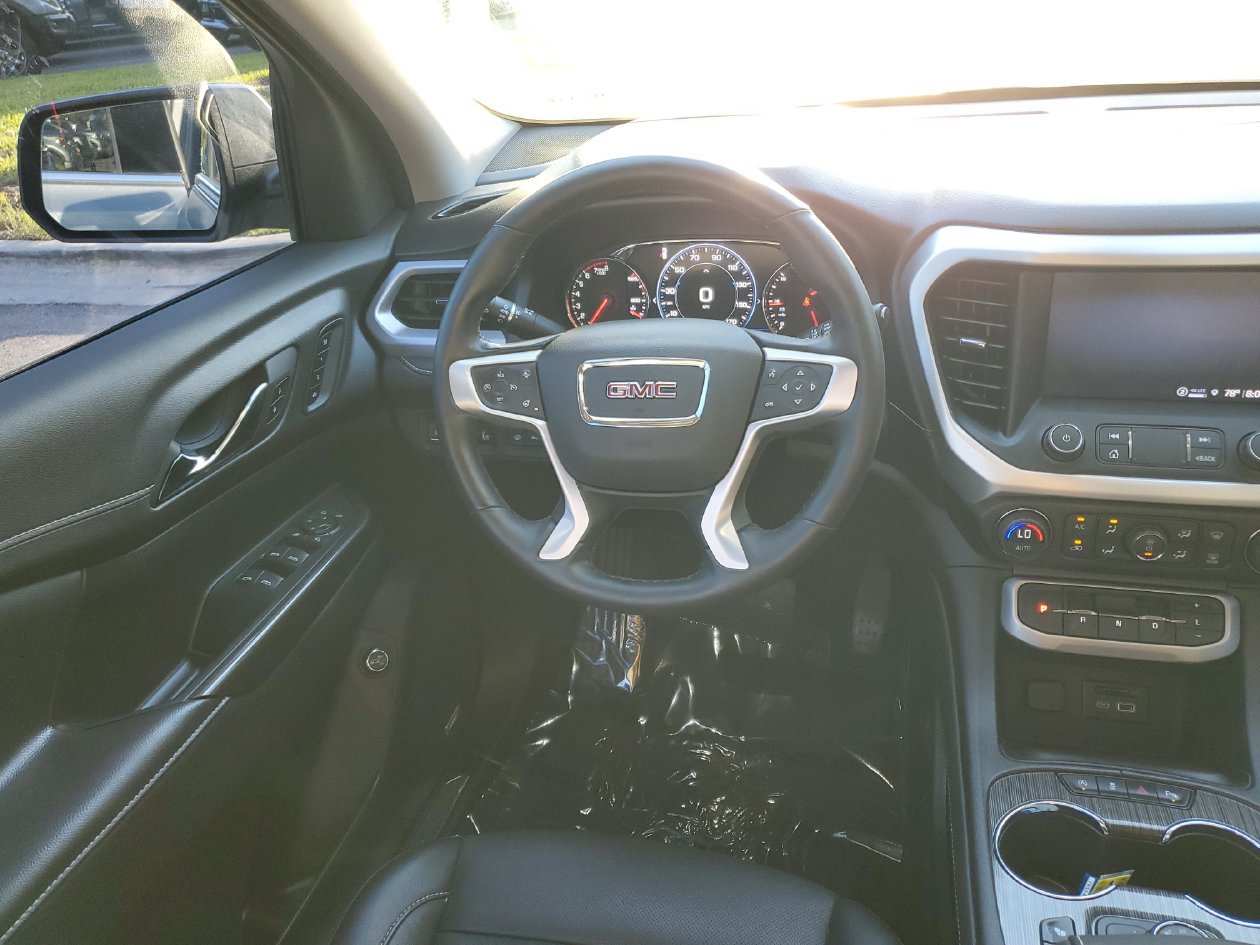 Used 2023 GMC Acadia SLT w/ Technology Package FWD image 12