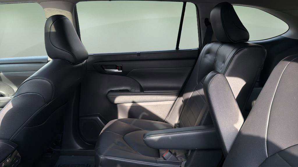 Used 2023 Toyota Highlander XLE image 16