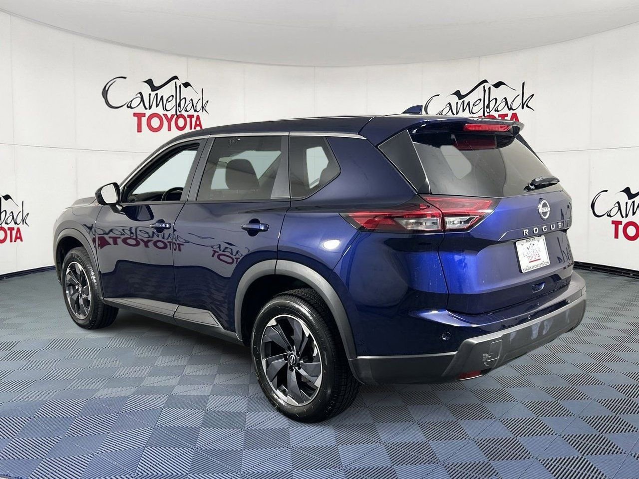 Used 2025 Nissan Rogue SV image 5