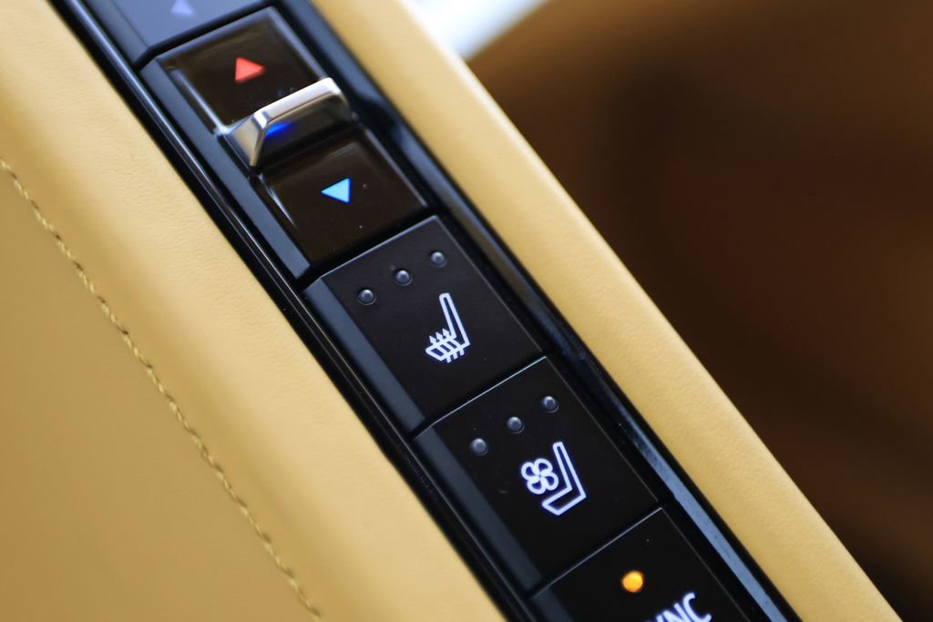 Used 2022 Chevrolet Corvette Stingray Premium Cpe w/ Z51 Performance Package image 35