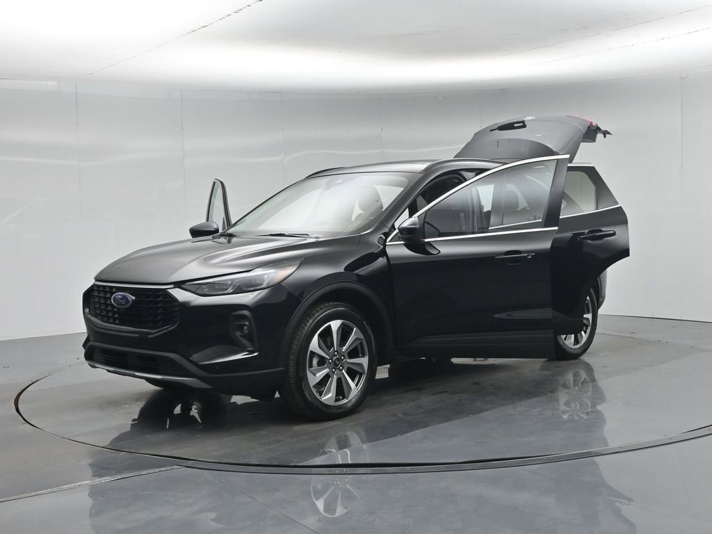 Certified 2025 Ford Escape Platinum w/ Premium Technology Package image 33