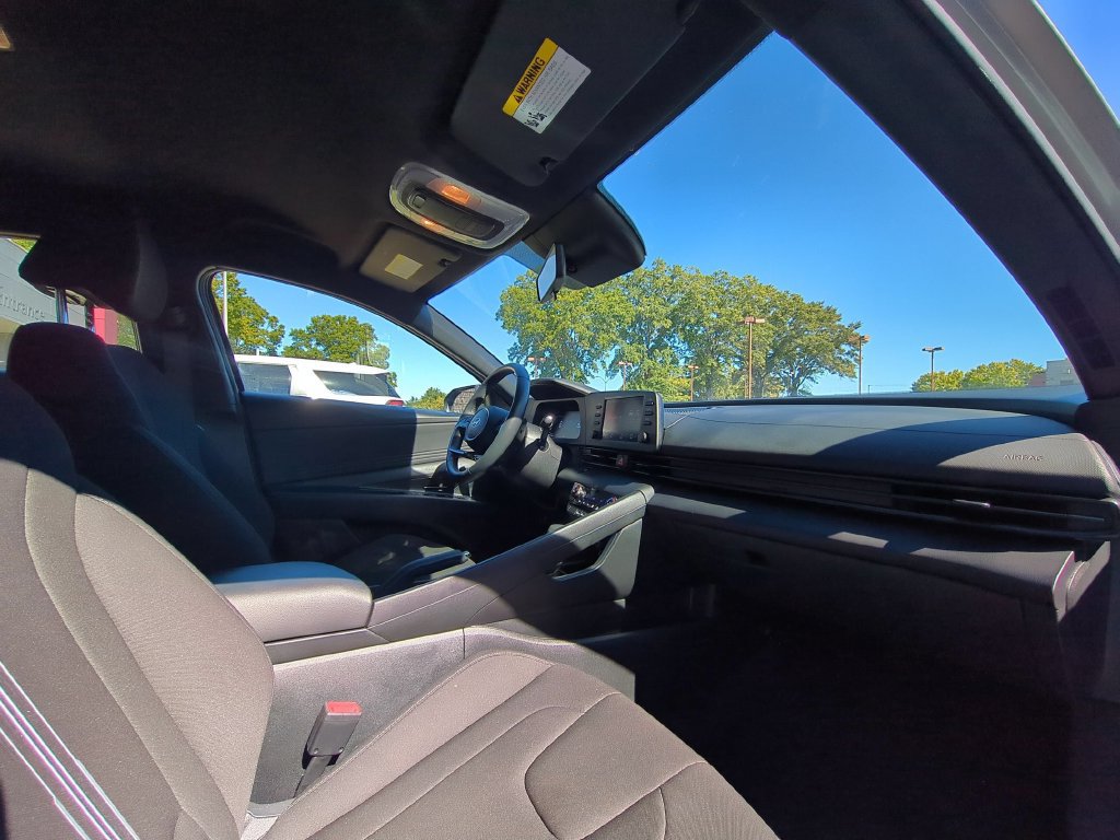 Used 2026 Hyundai Elantra Sport FWD image 31