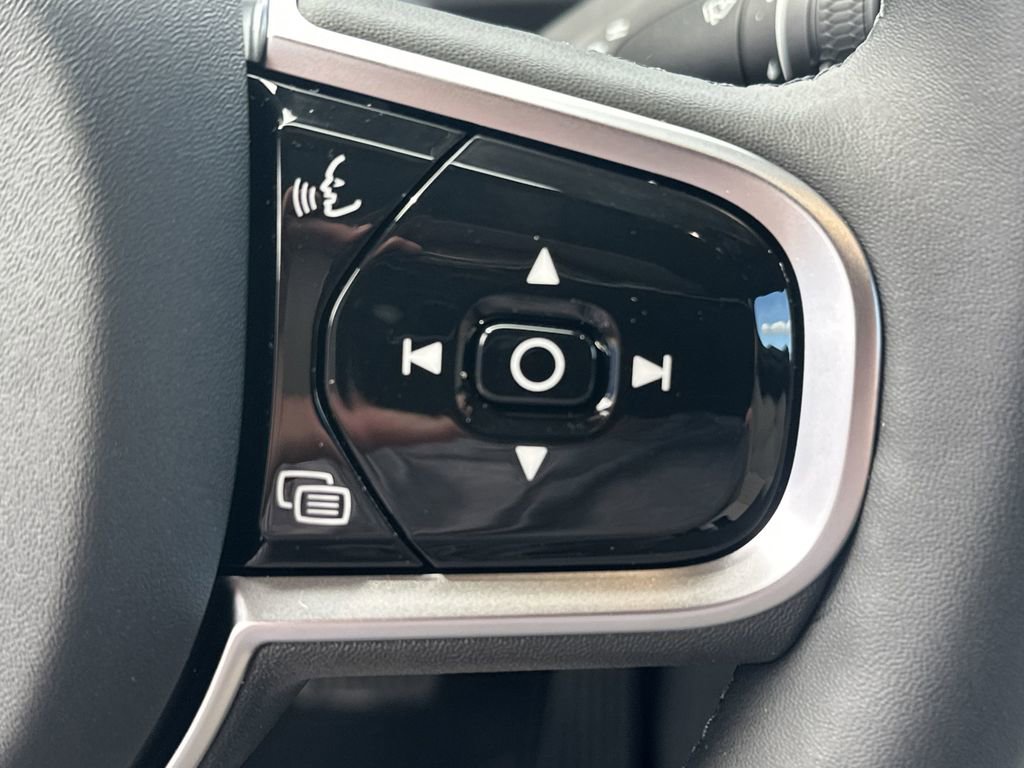 New 2026 Volvo XC90 B6 Plus w/ Protection Package Premier image 22