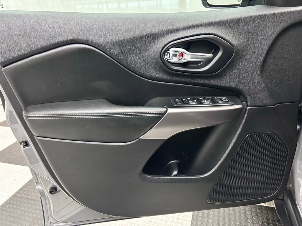 Certified 2019 Jeep Cherokee Latitude Plus AWD/4WD image 10