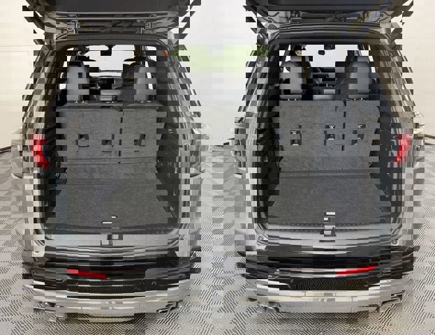 Certified 2025 GMC Acadia Denali FWD image 8