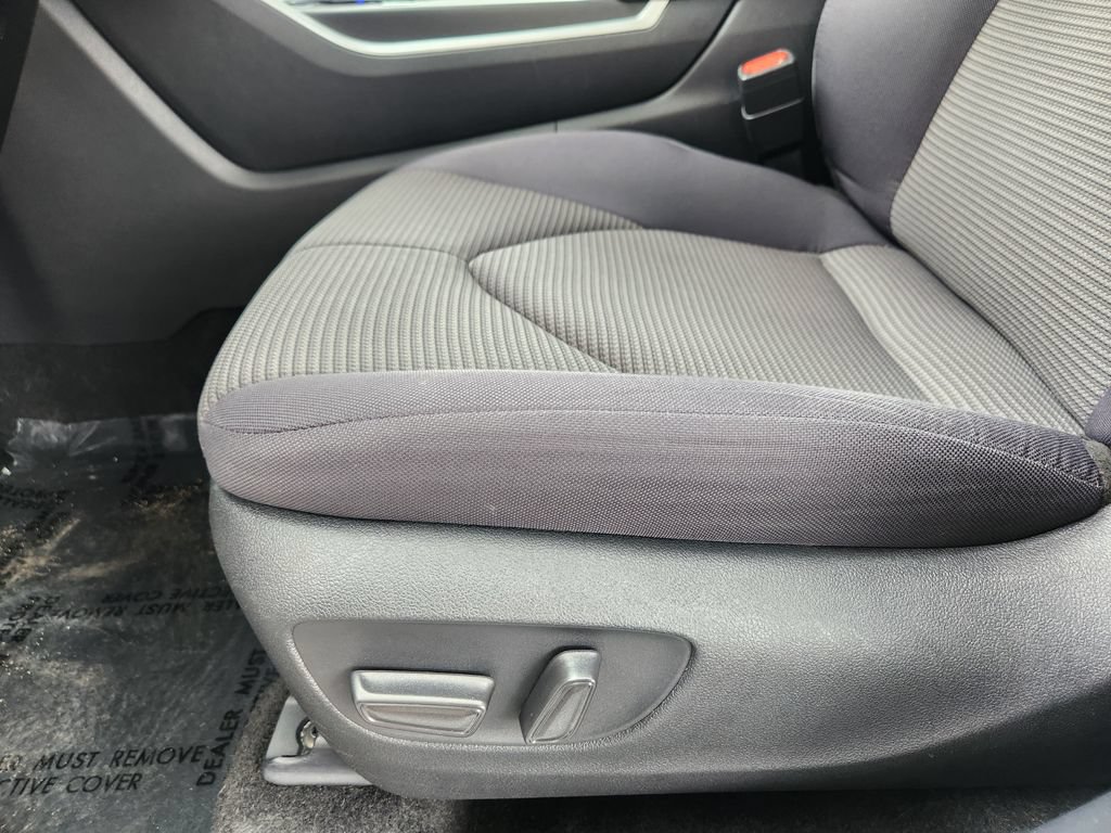 Used 2025 Toyota Highlander LE AWD/4WD image 14