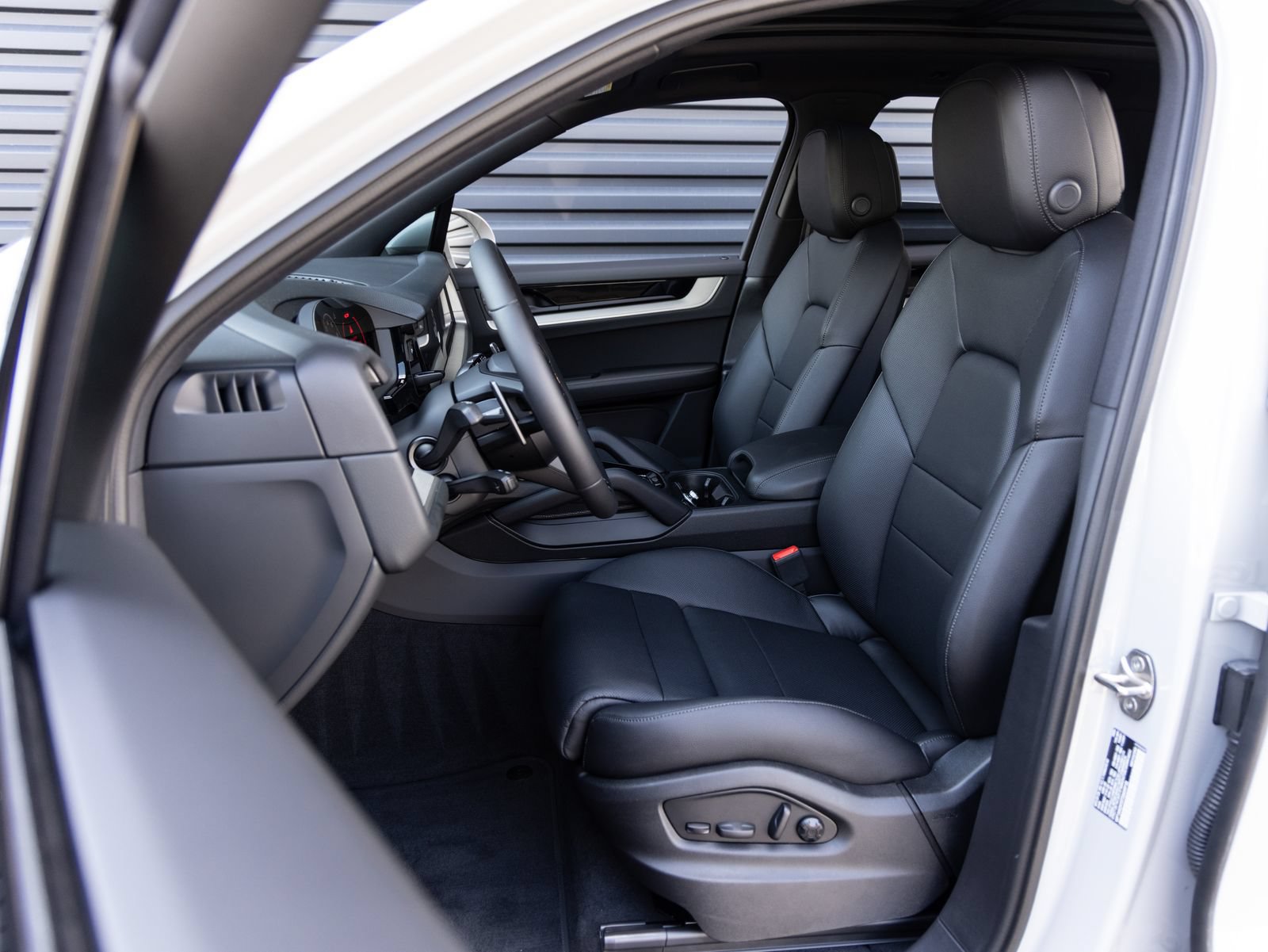 New 2026 Porsche Cayenne AWD/4WD image 5