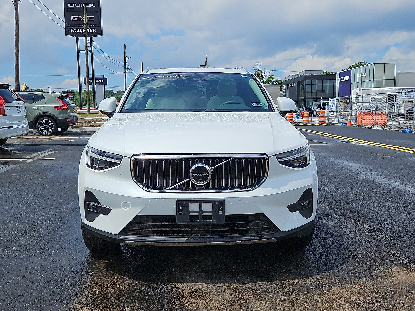 Certified 2024 Volvo XC40 B5 Ultimate w/ Climate Package AWD/4WD image 2