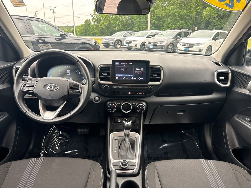 Used 2025 Hyundai Venue SEL FWD image 23