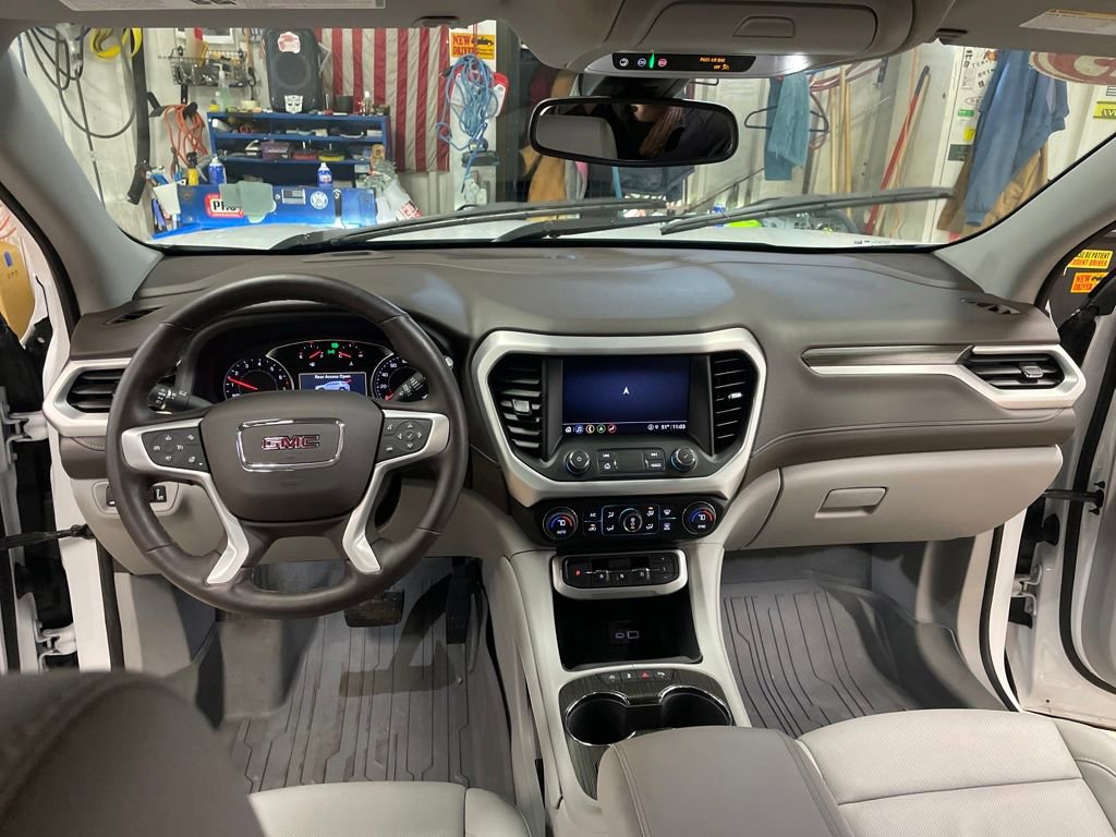 Certified 2023 GMC Acadia SLT w/ Preferred Package image 17