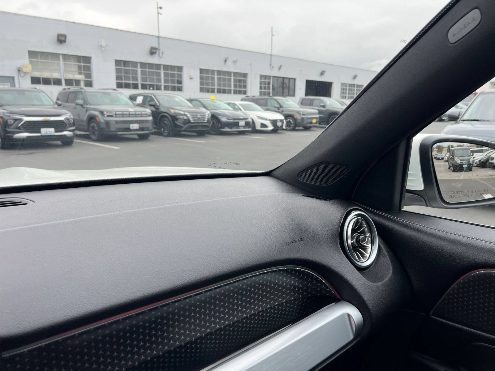 Used 2025 Mercedes-Benz GLB 250 image 40