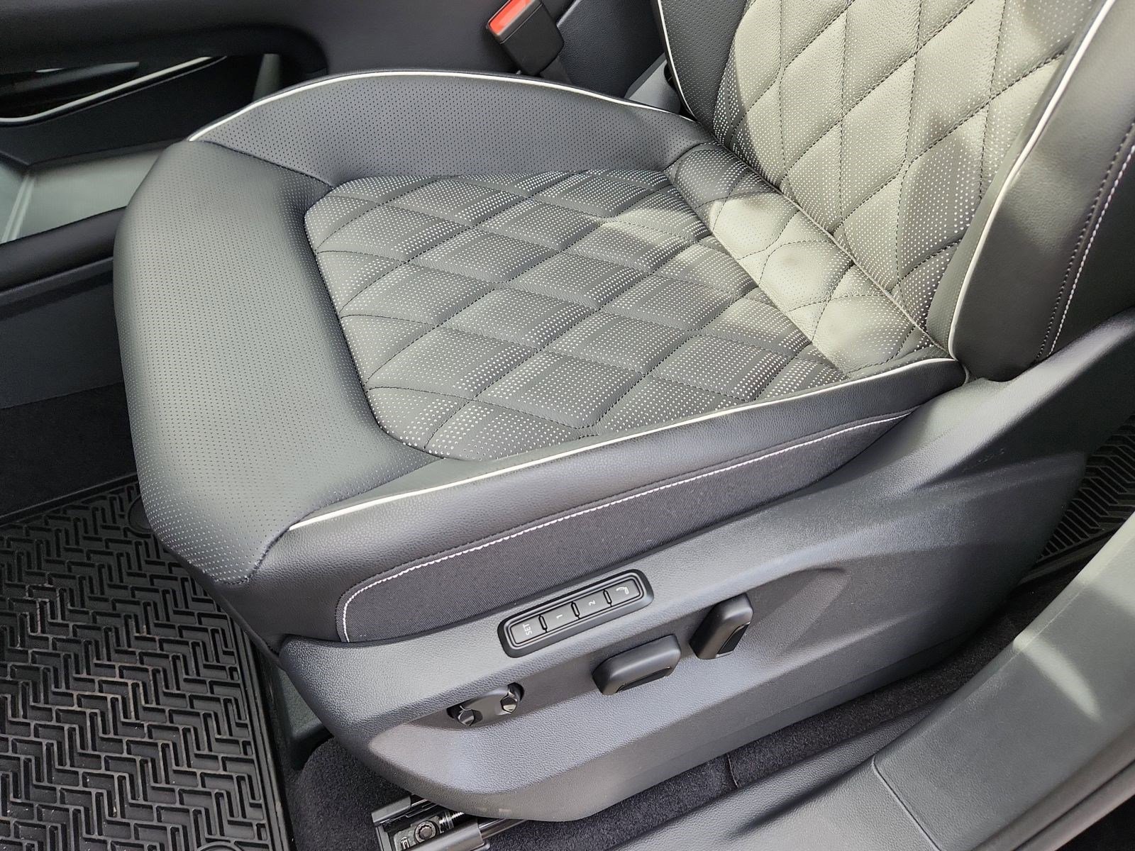 New 2026 Volkswagen Atlas SEL Premium R-Line image 8