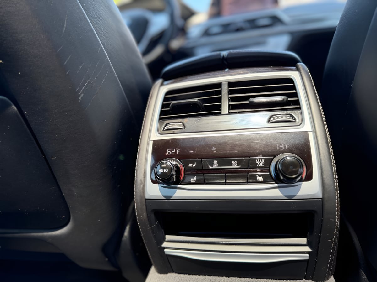 Used 2019 BMW 750i xDrive w/ Executive Package AWD/4WD image 21