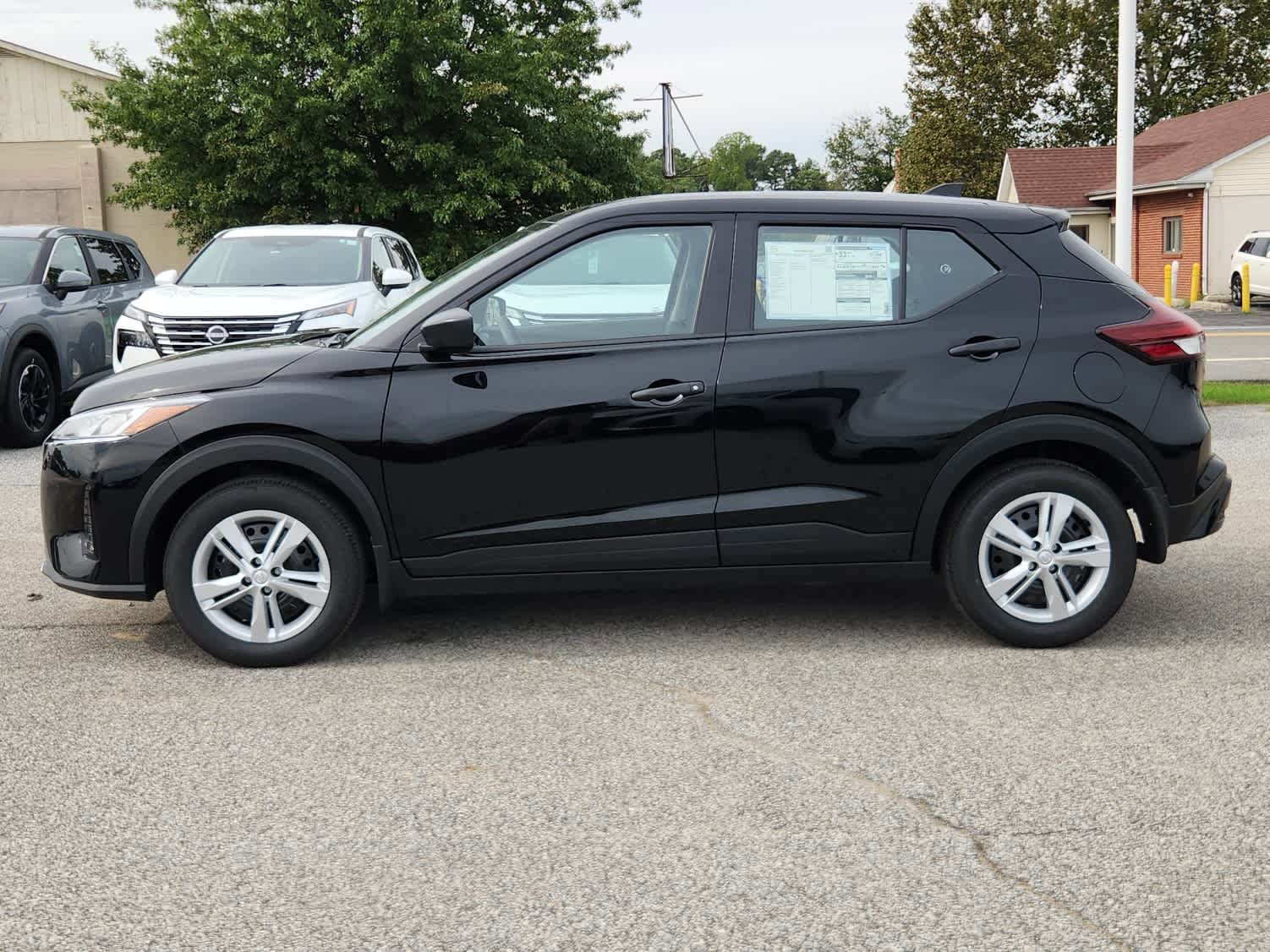 New 2025 Nissan Kicks Play S FWD image 5