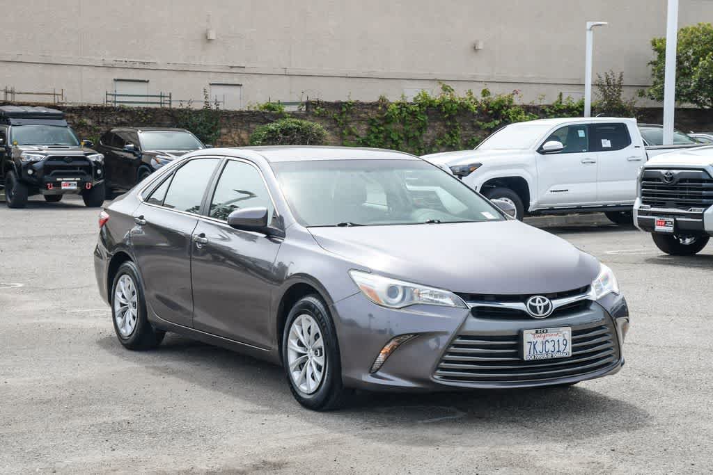 Used 2015 Toyota Camry LE FWD image 3