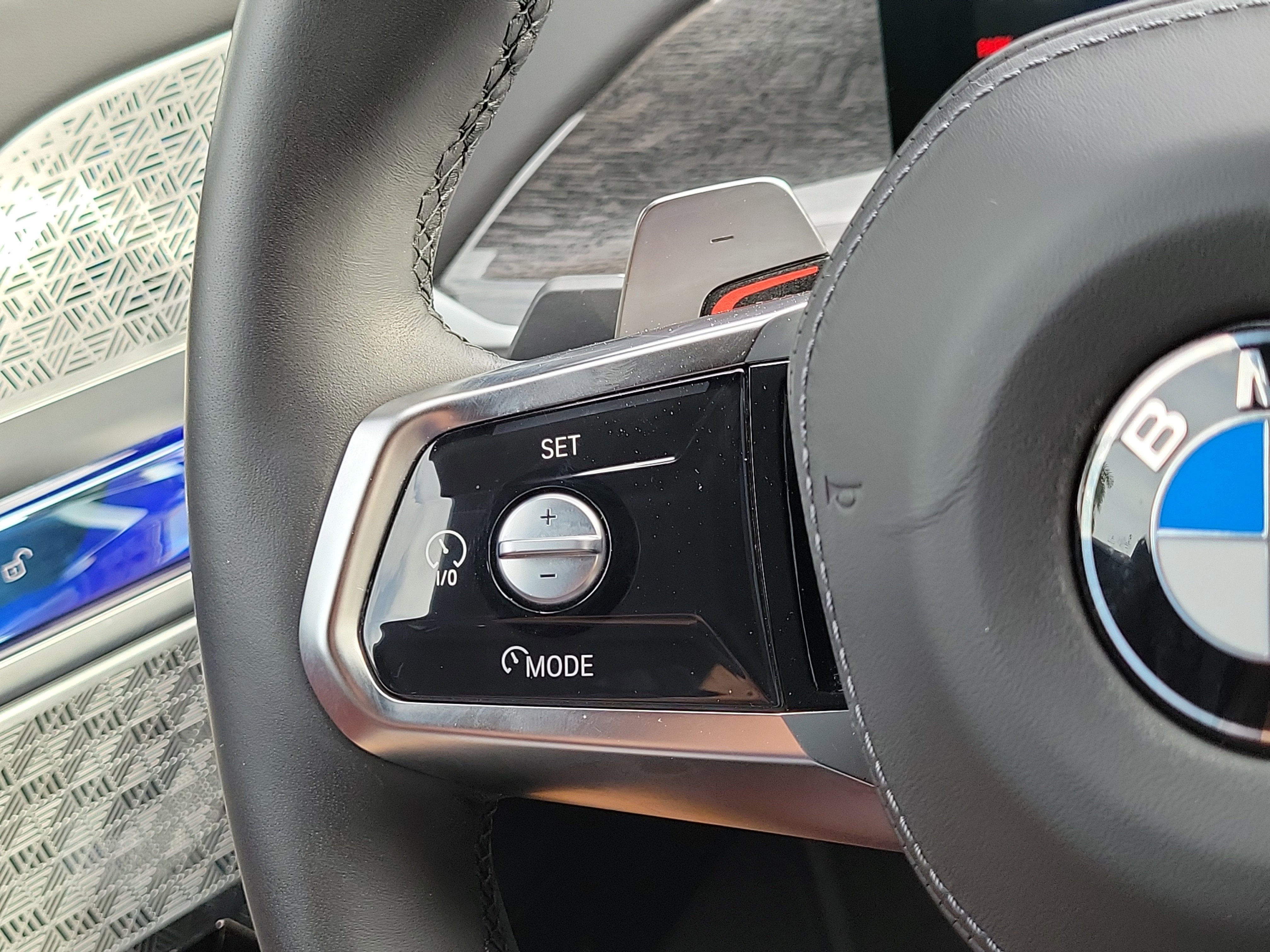 Certified 2024 BMW 760i xDrive w/ Executive Package image 19