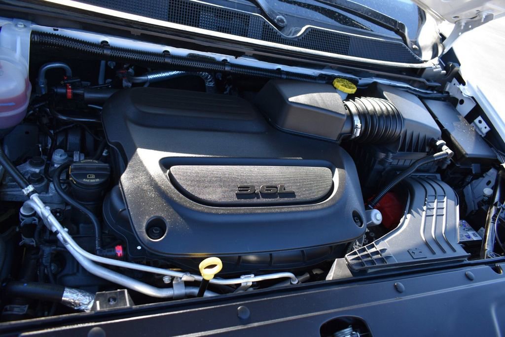 Used 2024 Chrysler Pacifica Touring-L w/ Uconnect Theater Family Group image 37