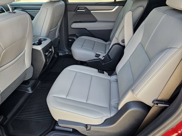 Used 2025 GMC Acadia Elevation w/ Elevation Premium Package FWD image 13