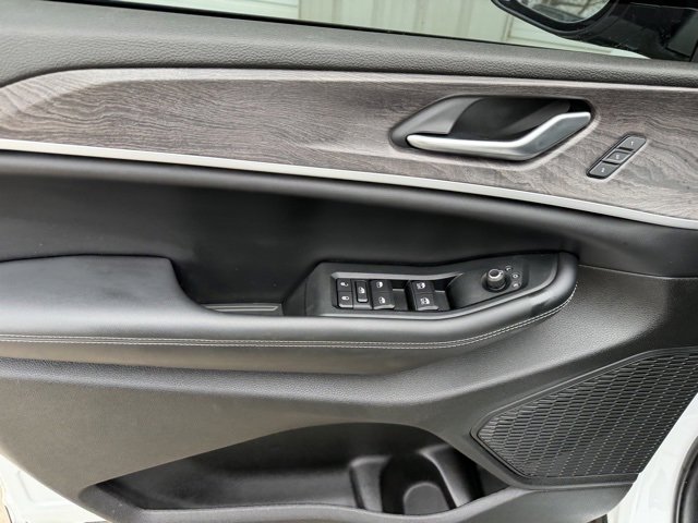 Used 2023 Jeep Grand Cherokee L Limited w/ Luxury Tech Group II image 16