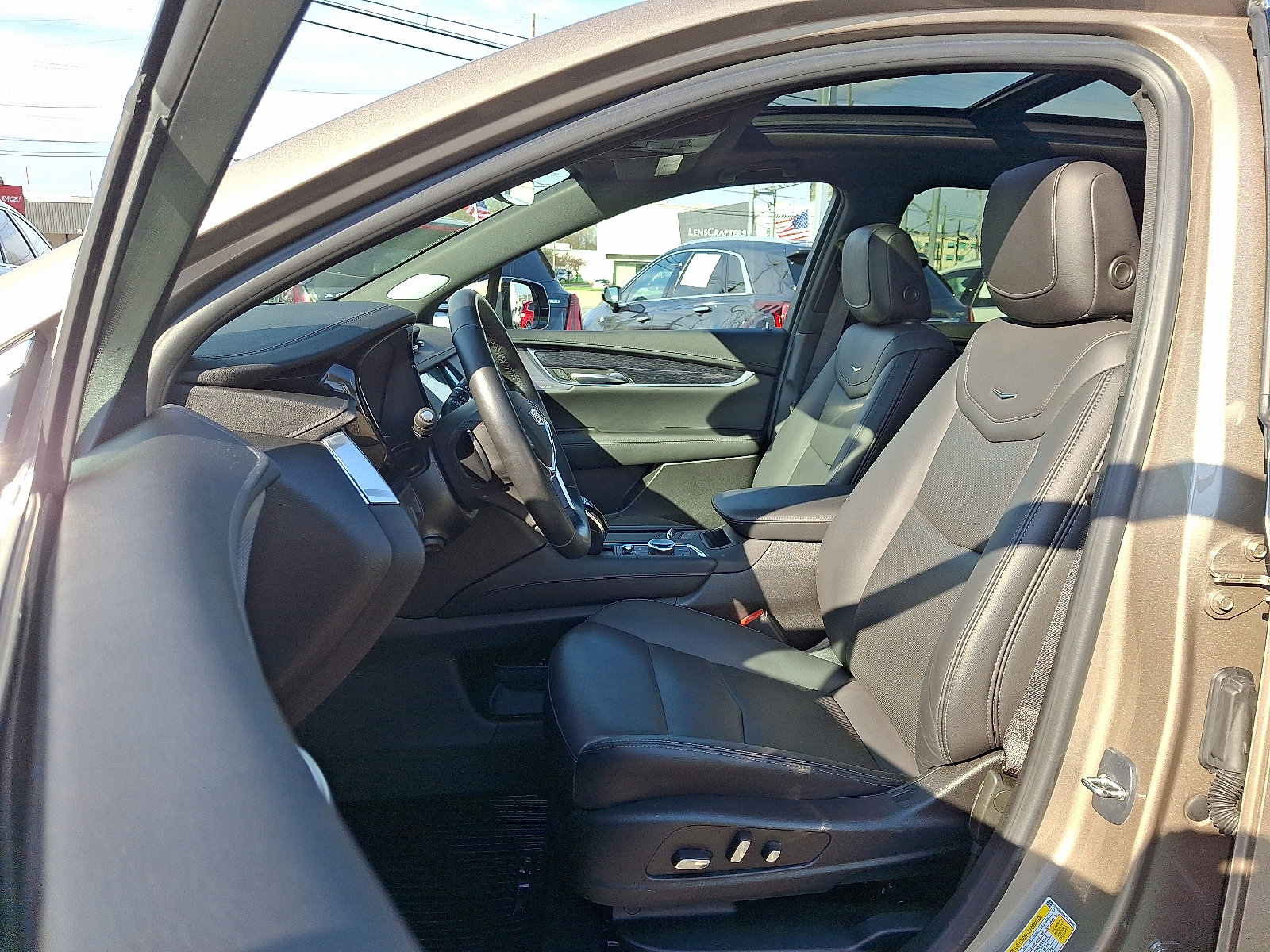 Certified 2023 Cadillac XT5 Premium Luxury image 17