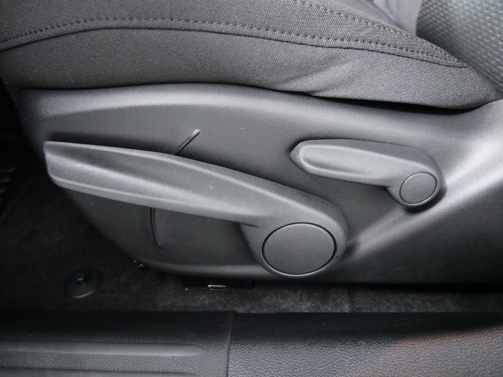 Used 2024 Jeep Compass Sport image 33