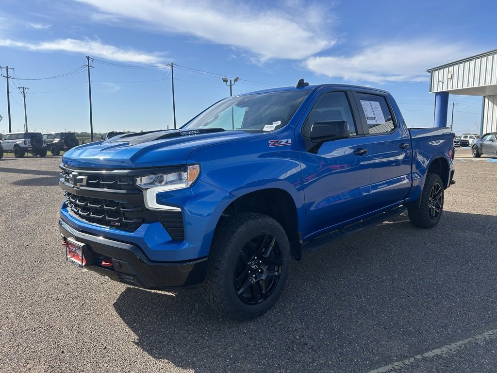 Used 2023 Chevrolet Silverado 1500 LT Trail Boss w/ LPO, Dark Essentials Package image 3