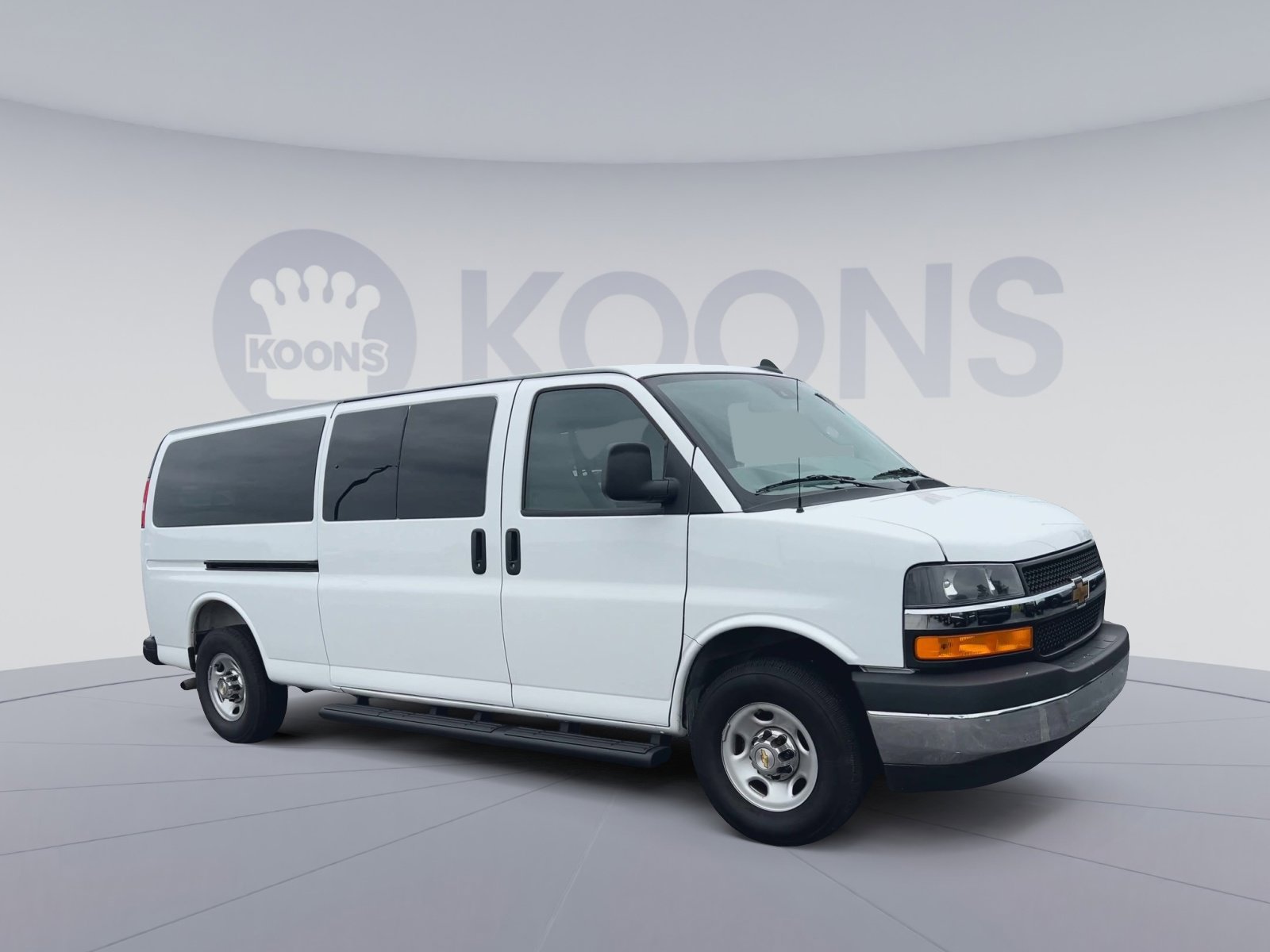 Used 2025 Chevrolet Express 3500 LT w/ LT Preferred Equipment Group RWD image 2