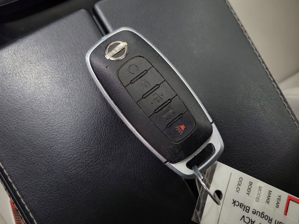 Used 2024 Nissan Rogue SV w/ SV Premium Package image 16