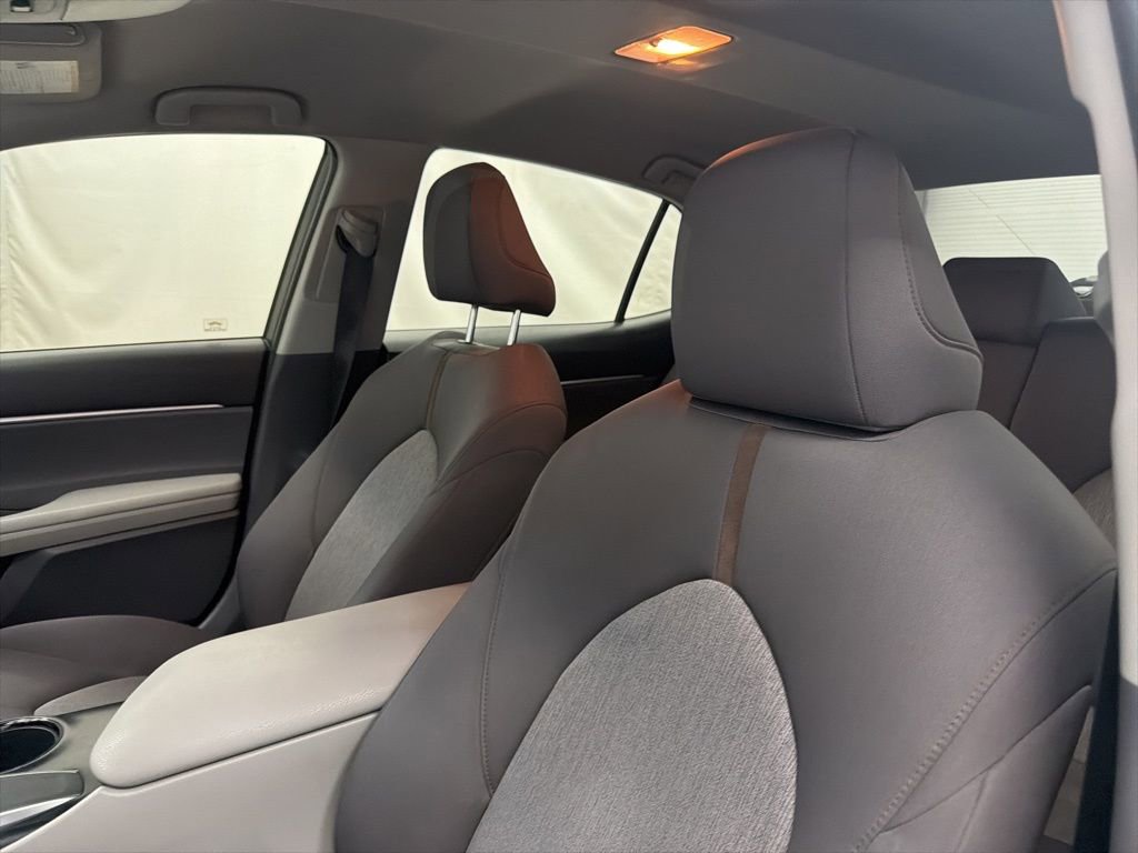 Used 2018 Toyota Camry LE image 10