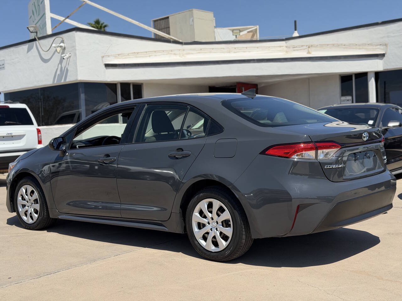 Used 2023 Toyota Corolla LE FWD image 4