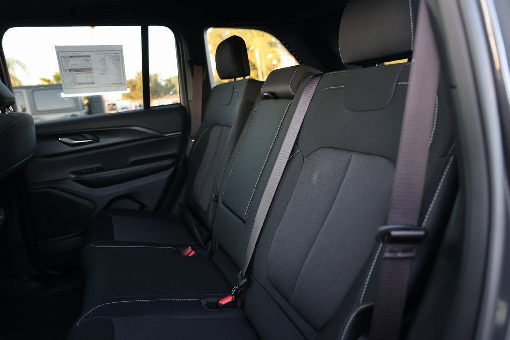 New 2025 Jeep Grand Cherokee Laredo X w/ Trailer Tow Package image 39