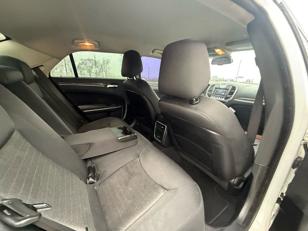 Used 2019 Chrysler 300 Touring w/ Chrome Appearance Package image 12