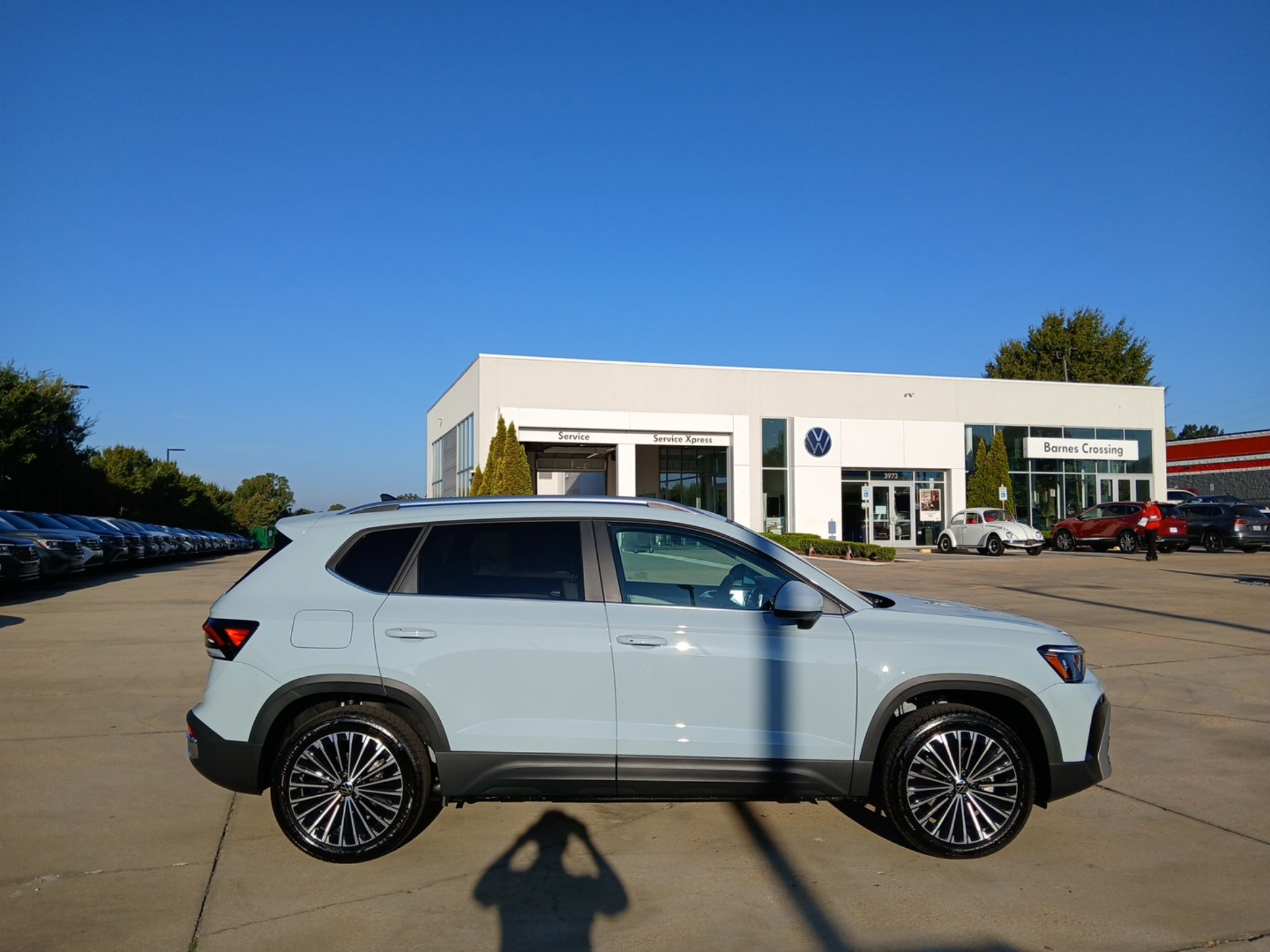New 2027 Volkswagen Taos SE FWD image 8