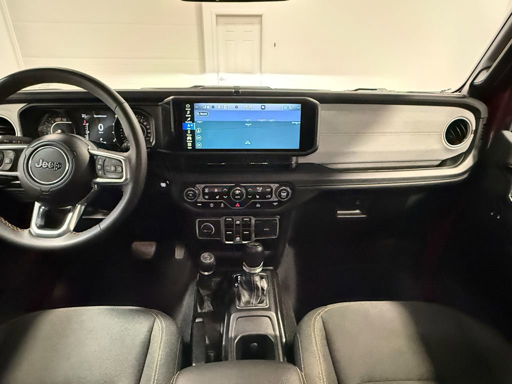 Used 2024 Jeep Wrangler Unlimited Sahara w/ Technology Group AWD/4WD image 18