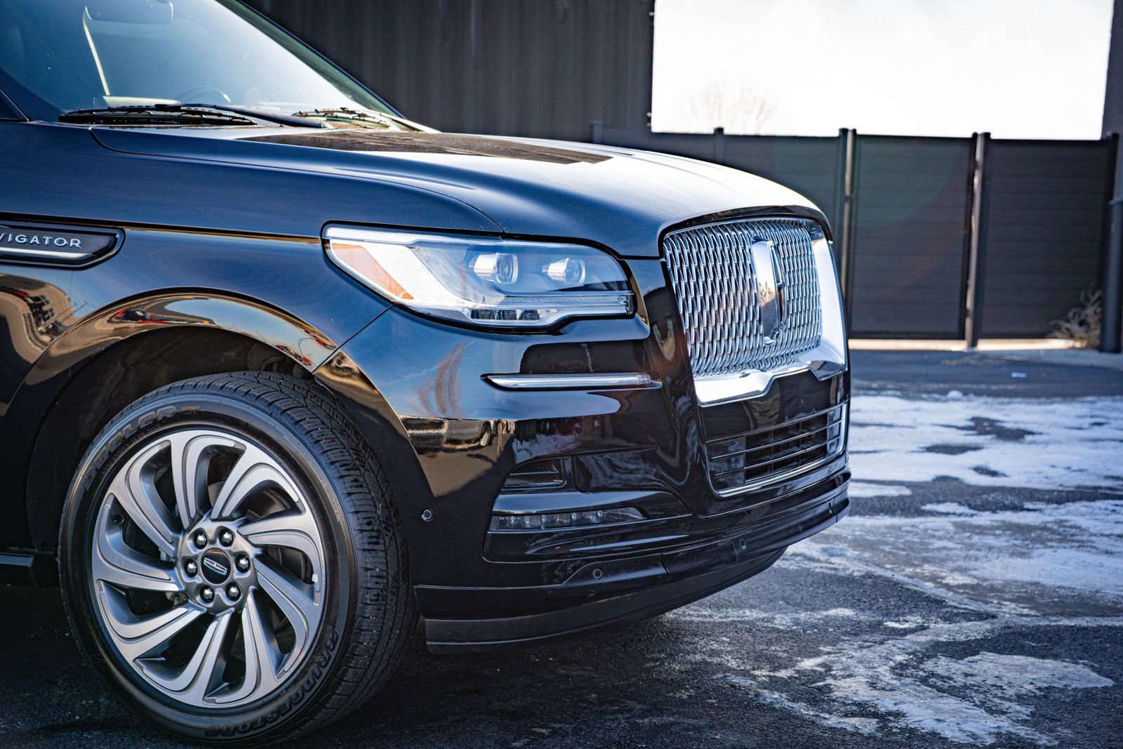 Used 2024 Lincoln Navigator Reserve image 3