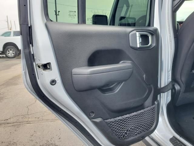 Used 2022 Jeep Wrangler Unlimited Rubicon w/ Xtreme Recon 35" Tire Package image 26