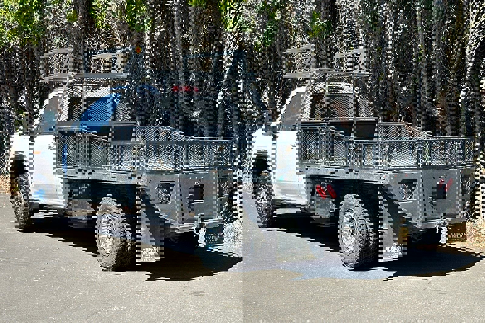 Used 2024 GMC Sierra 3500 SLE w/ SLE Convenience Package image 6