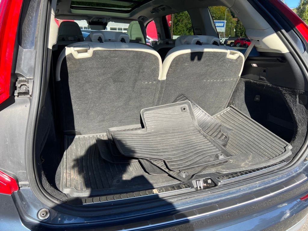 Used 2022 Volvo XC90 T6 Momentum w/ Advanced Package image 21