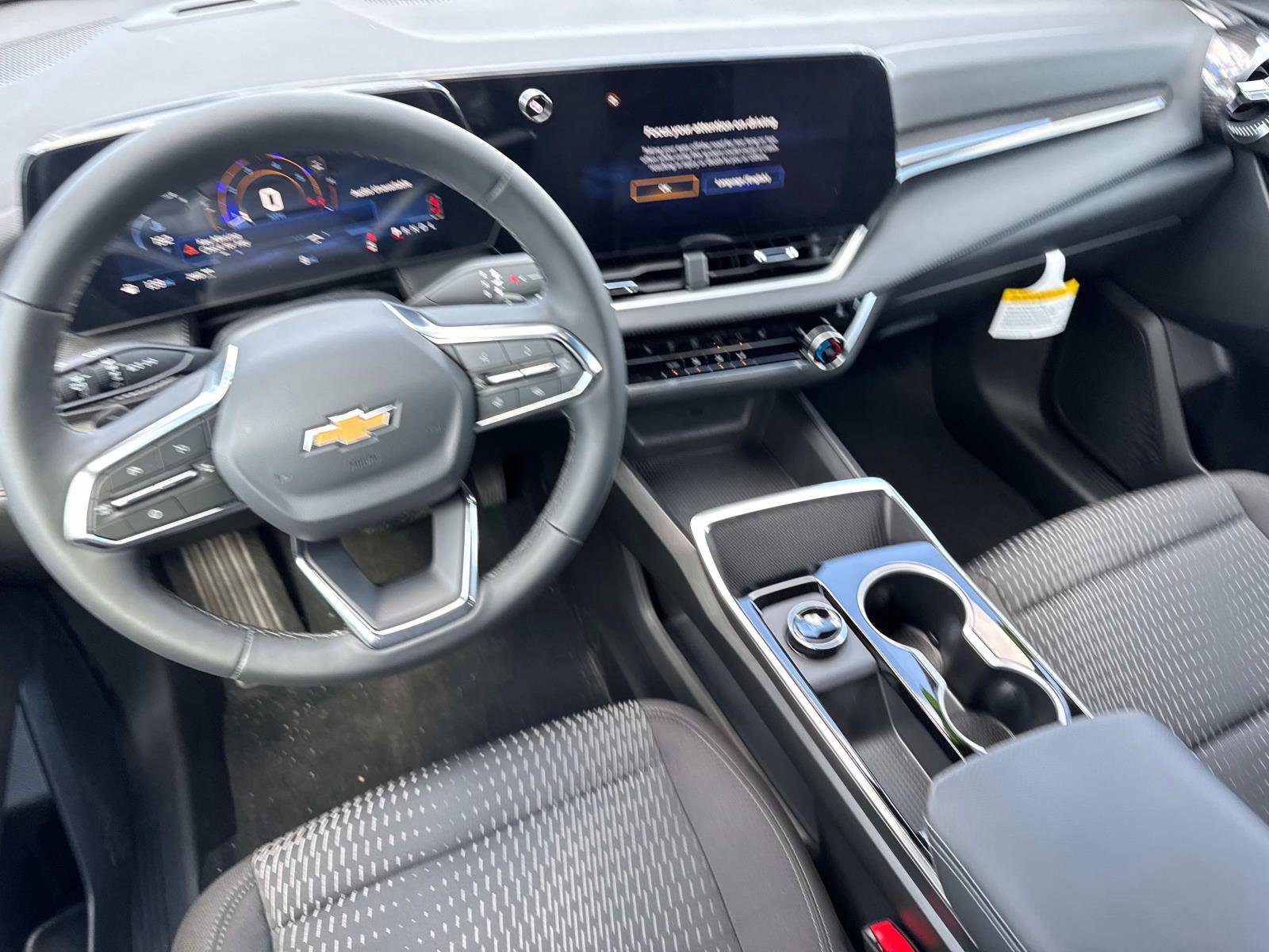 New 2026 Chevrolet Equinox LT w/ Safety and Technology Package image 2