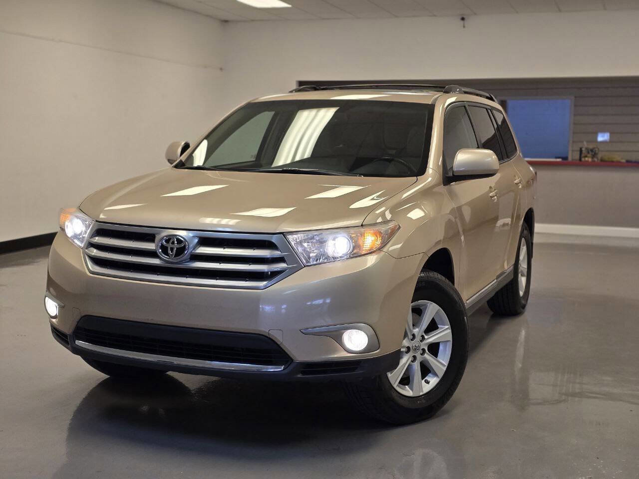 Used 2012 Toyota Highlander SE