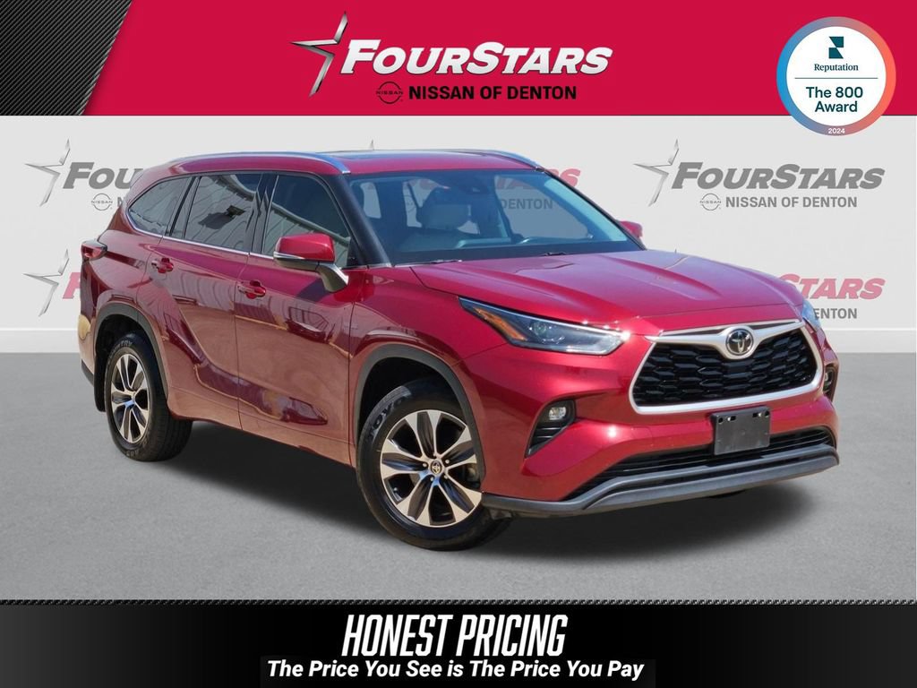 Used 2021 Toyota Highlander XLE AWD/4WD video 1