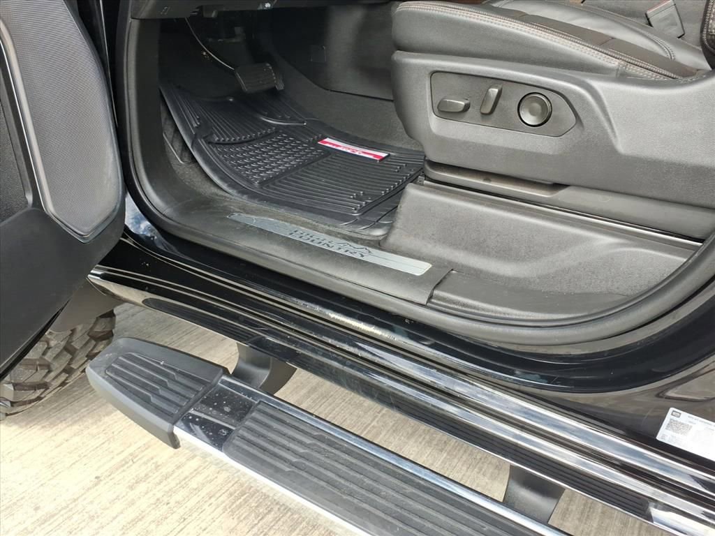 Used 2025 Chevrolet Silverado 2500 High Country w/ Z71 Off-Road Package image 17