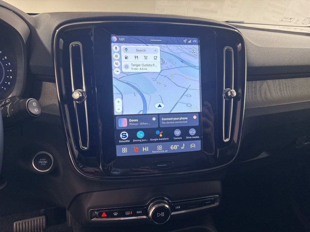 Used 2026 Volvo XC40 B5 Core w/ Climate Package image 13