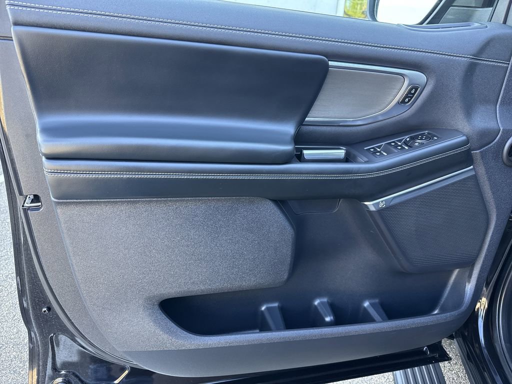 Used 2025 Ford Expedition Max Platinum image 10