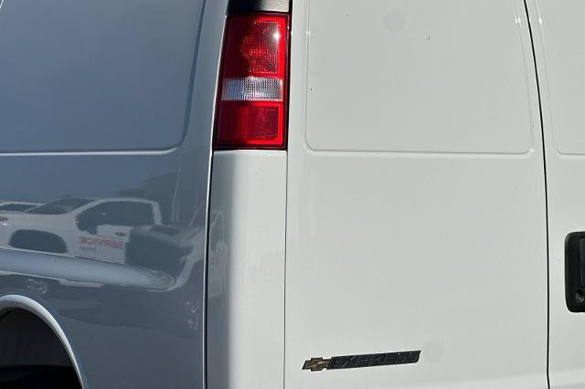 New 2026 Chevrolet Express 2500 w/ Driver Convenience Package RWD image 30